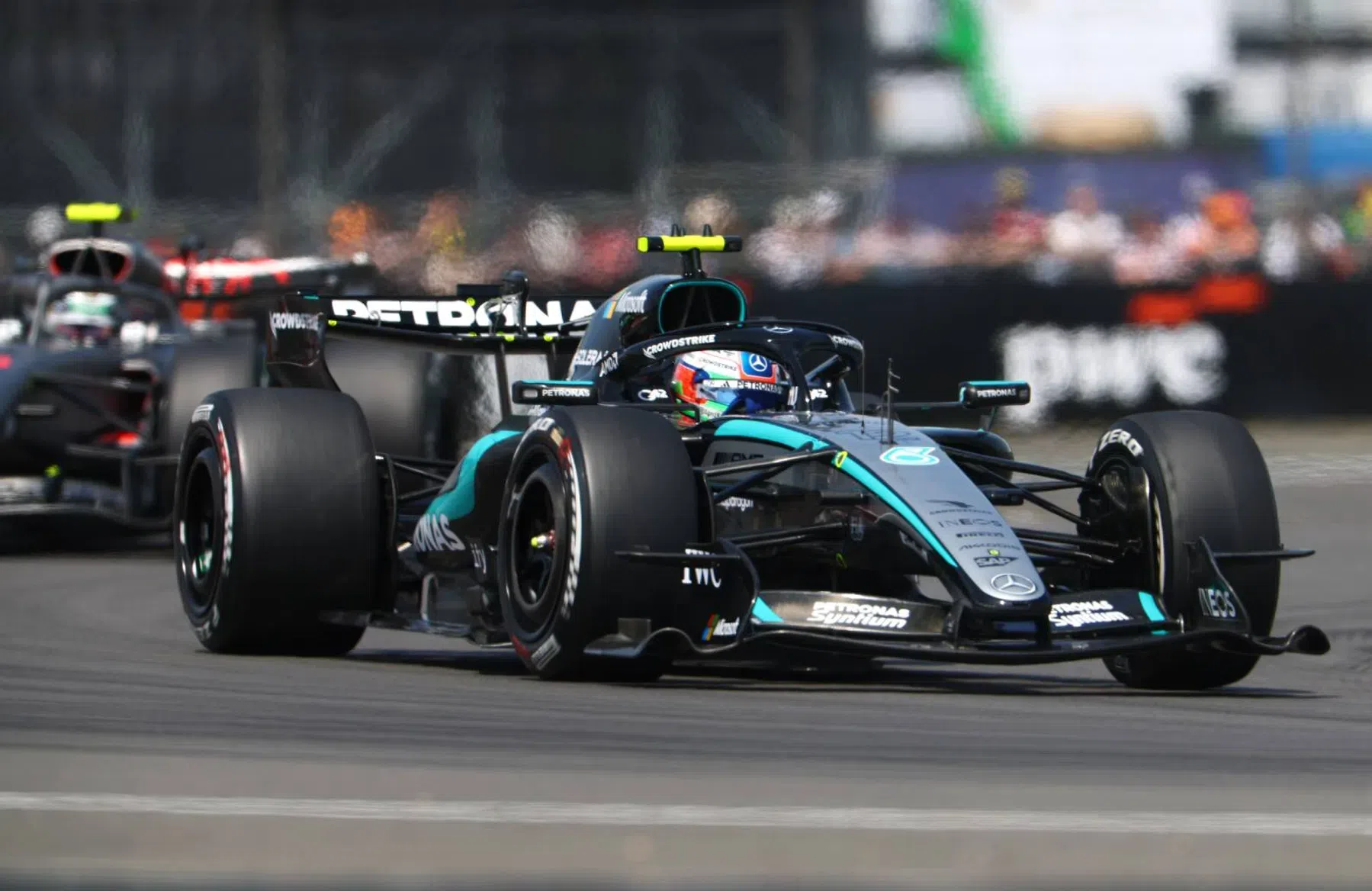 Mercedes dreigt op achterstand te komen: 'Het geld is op'