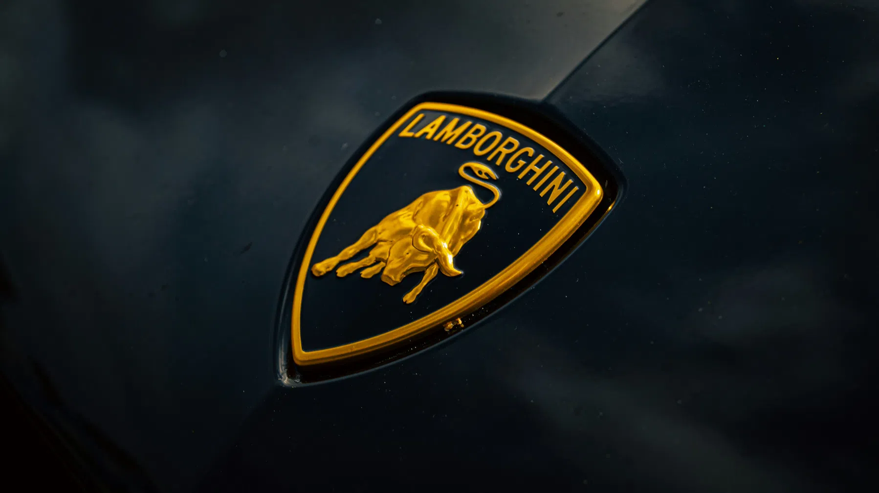 Ex-Feyenoorder riskeert flinke straf na crash met Lamborghini Urus