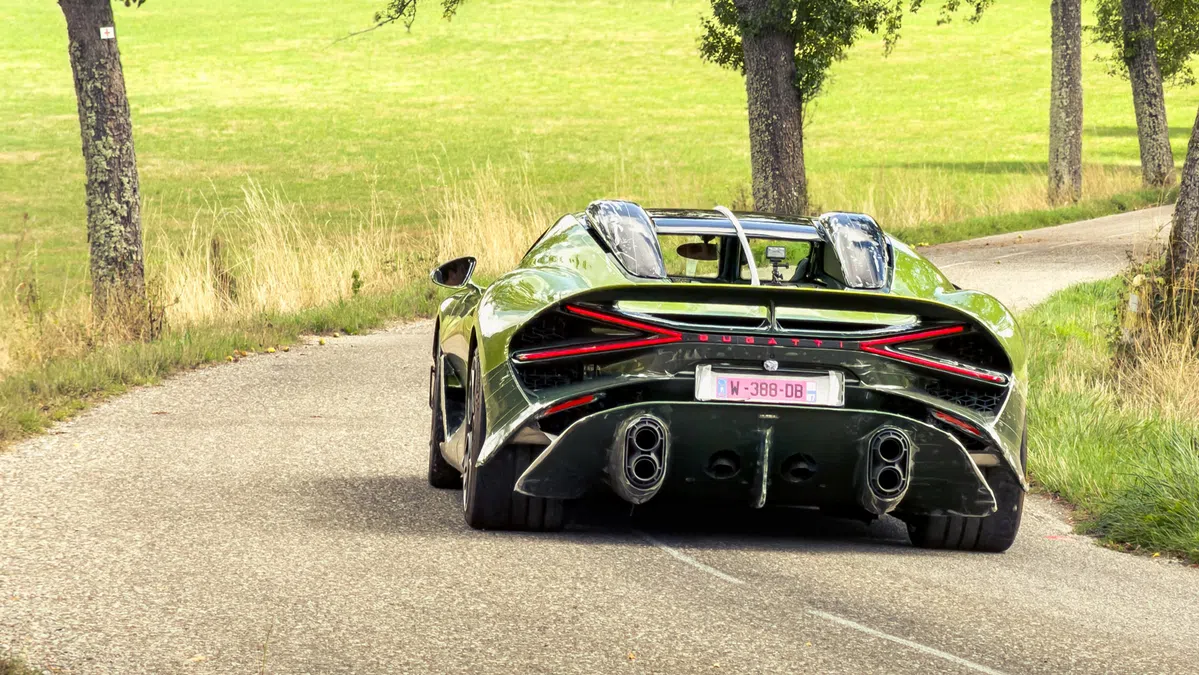 Perridon’s Bugatti van €20 miljoen verschijnt voor het eerst op de openbare weg