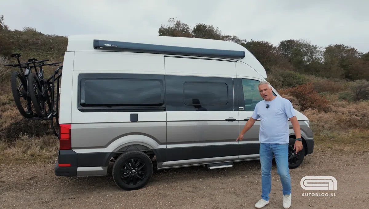 Wouter gaat kamperen in een Volkswagen van €100.000