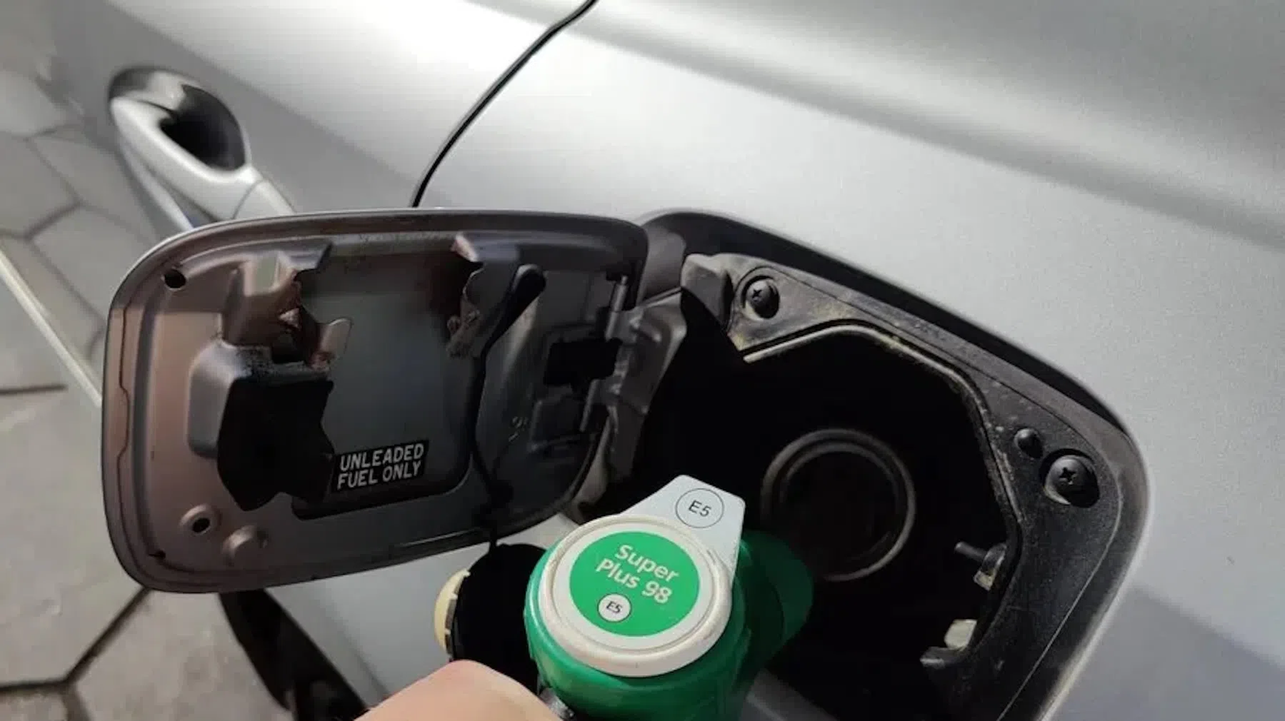 Vanaf vandaag is 3 euro per liter voor Euro98 normaal in Nederland