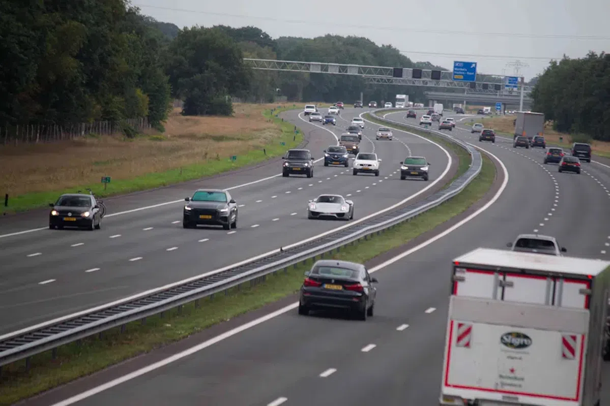 Benzineprijs naar nieuw record, maar Nederlanders rijden nog steeds als gekken
