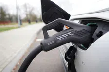 Thumbnail for article: Nog even en we krijgen tijd terug bij het snelladen van EV's