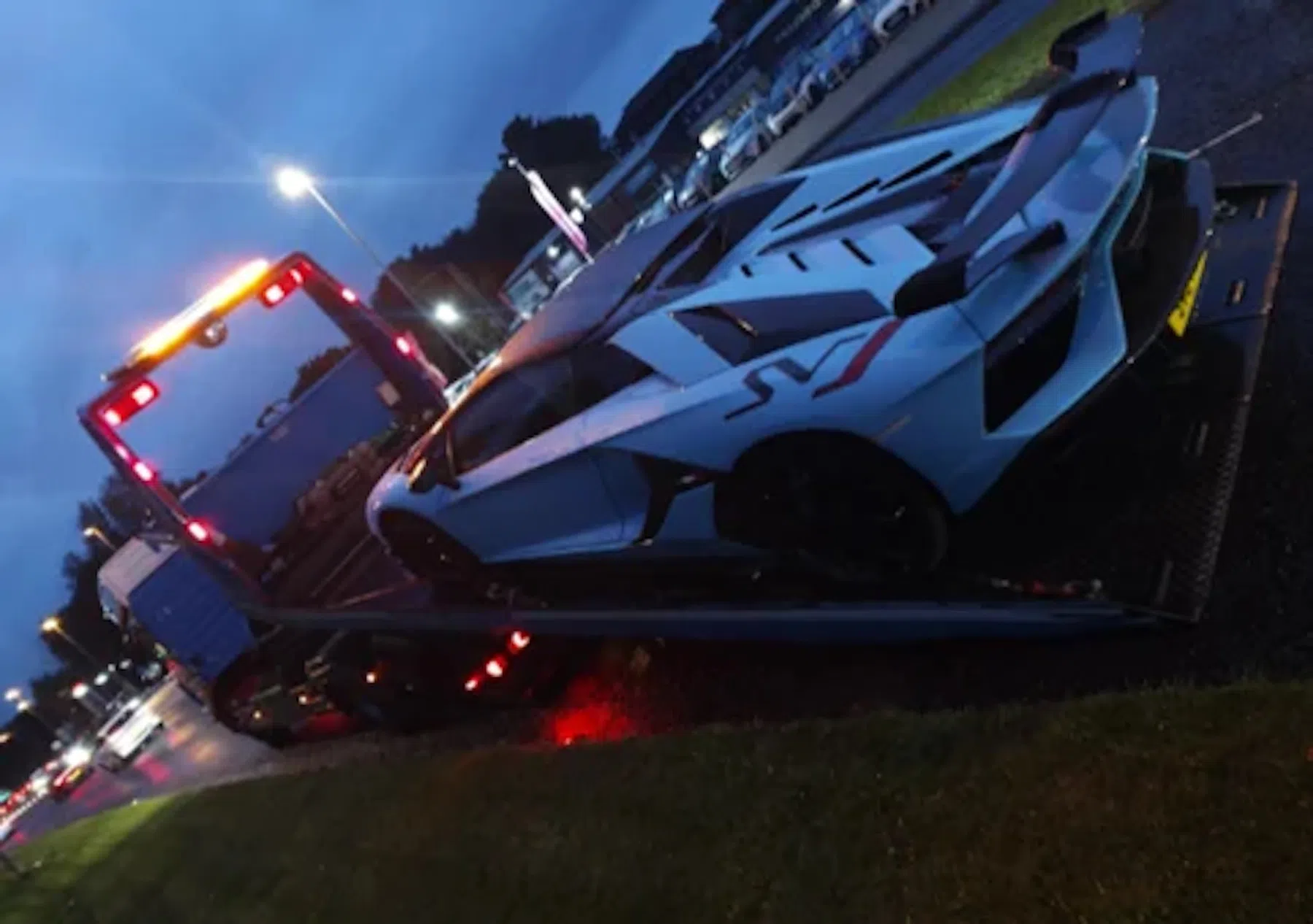 Politie neemt vijf Lamborghini’s en G-klasse in beslag