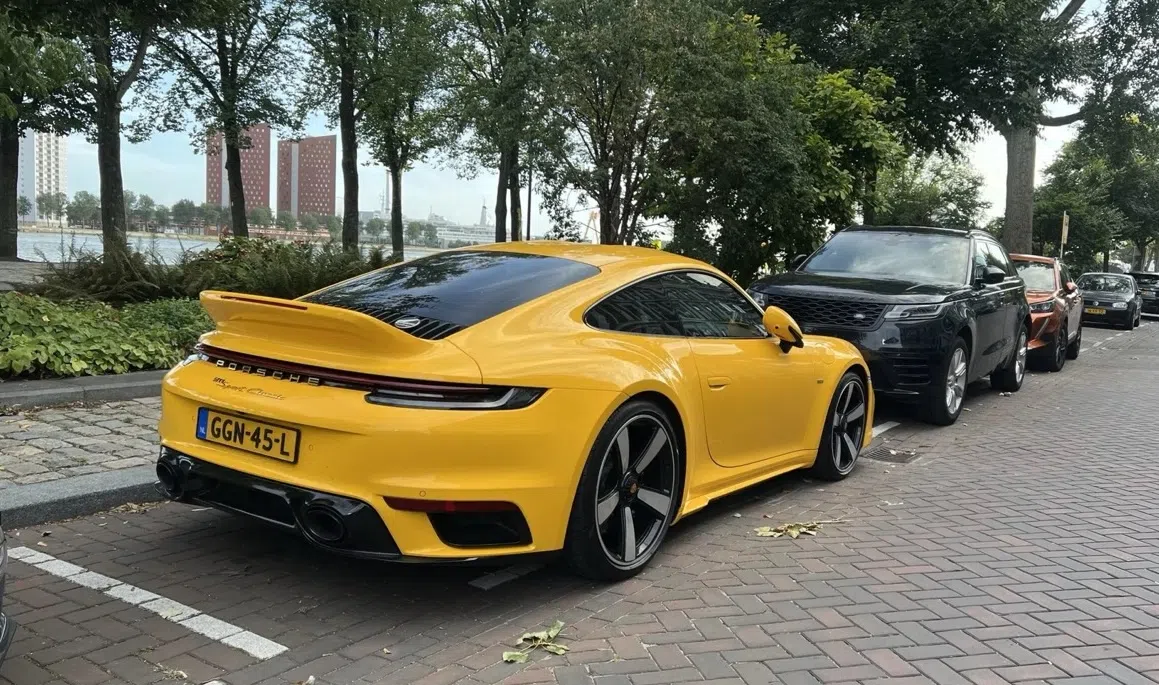 Gevonden: een gele 911 Sport Classic – zoeken spots