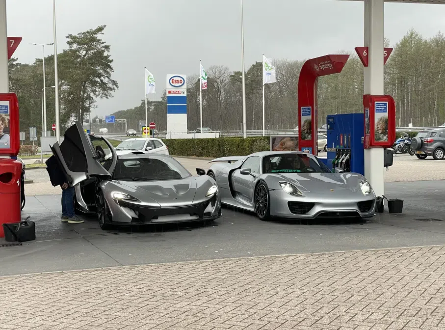 Benzine wordt flink duurder, maar daar klopt iets niet aan