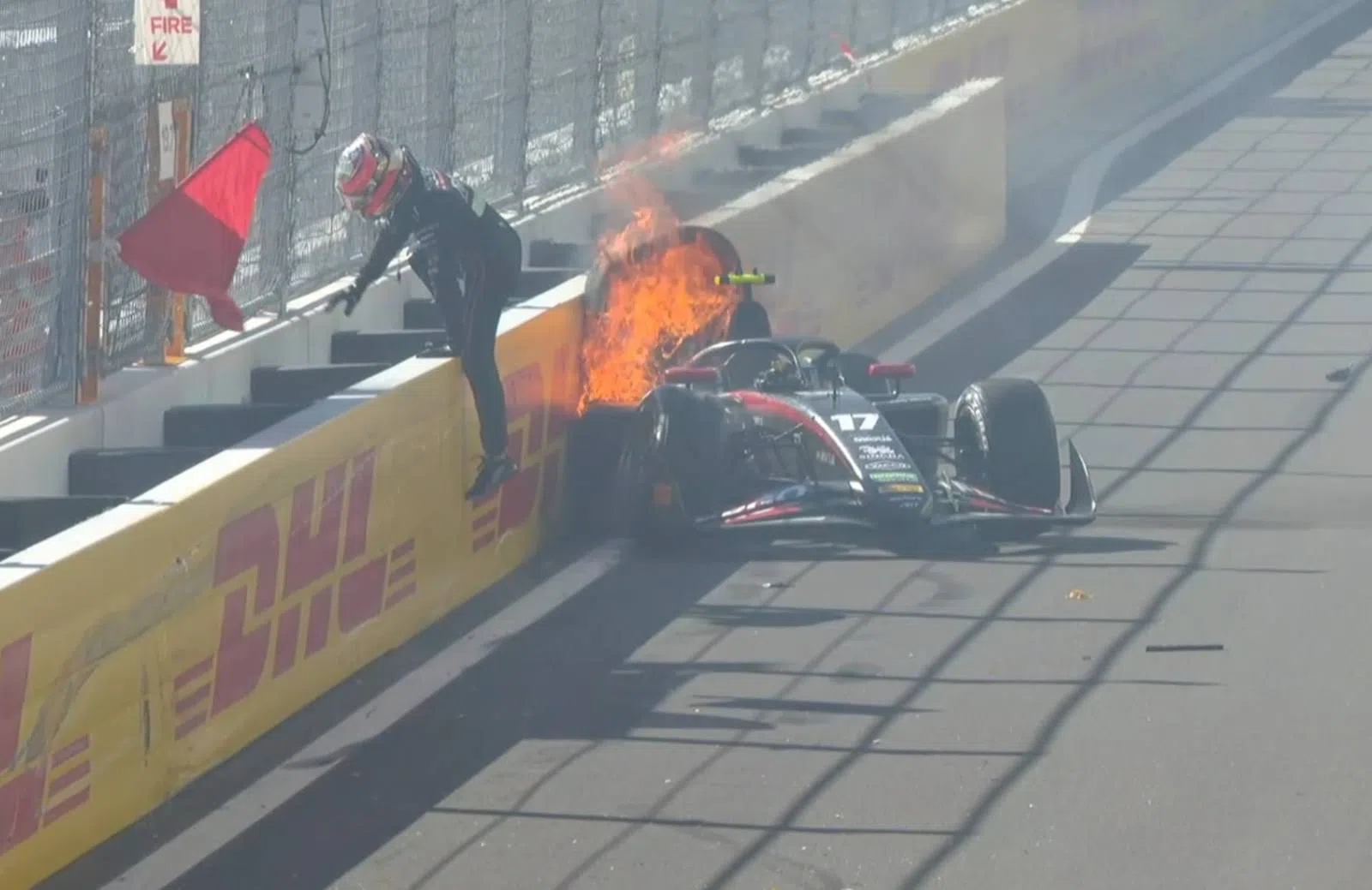 VIDEO: Raceweekend in Madrid begint met vurige crash