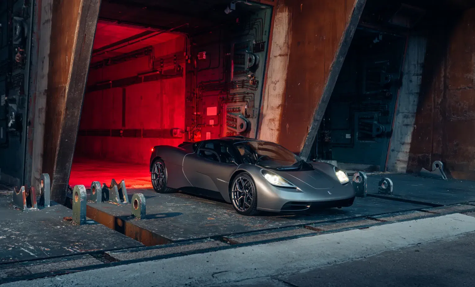 Een van de meest absurde supercars ooit gaat onder de hamer
