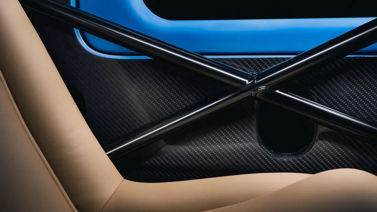 Porsche presenteert gelimiteerde EV die écht heel licht is