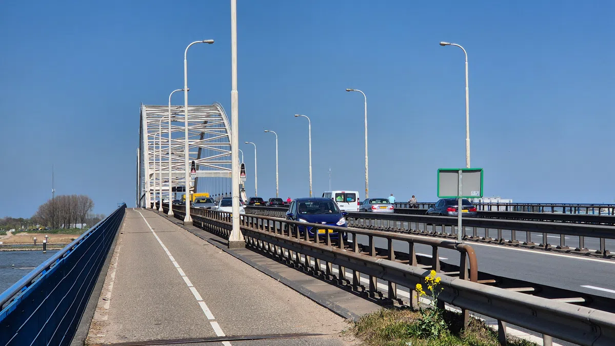 Overheid trekt meer geld uit om bruggen en wegen op te knappen, maar veel te weinig
