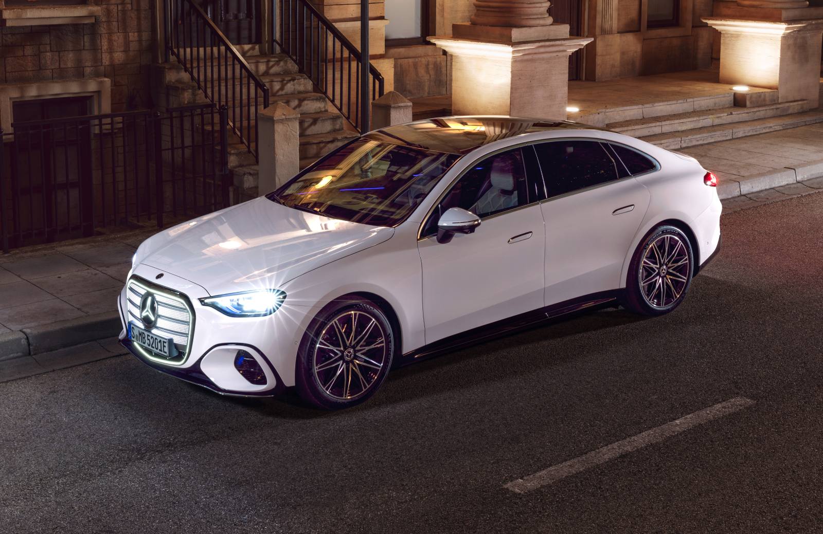 Welke instap-C-Klasse is het goedkoopst: de EV, PHEV of de benzine? 
