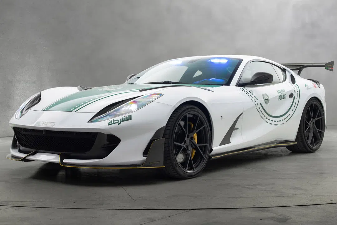 Yep, deze Mansory 812 is een echte politieauto