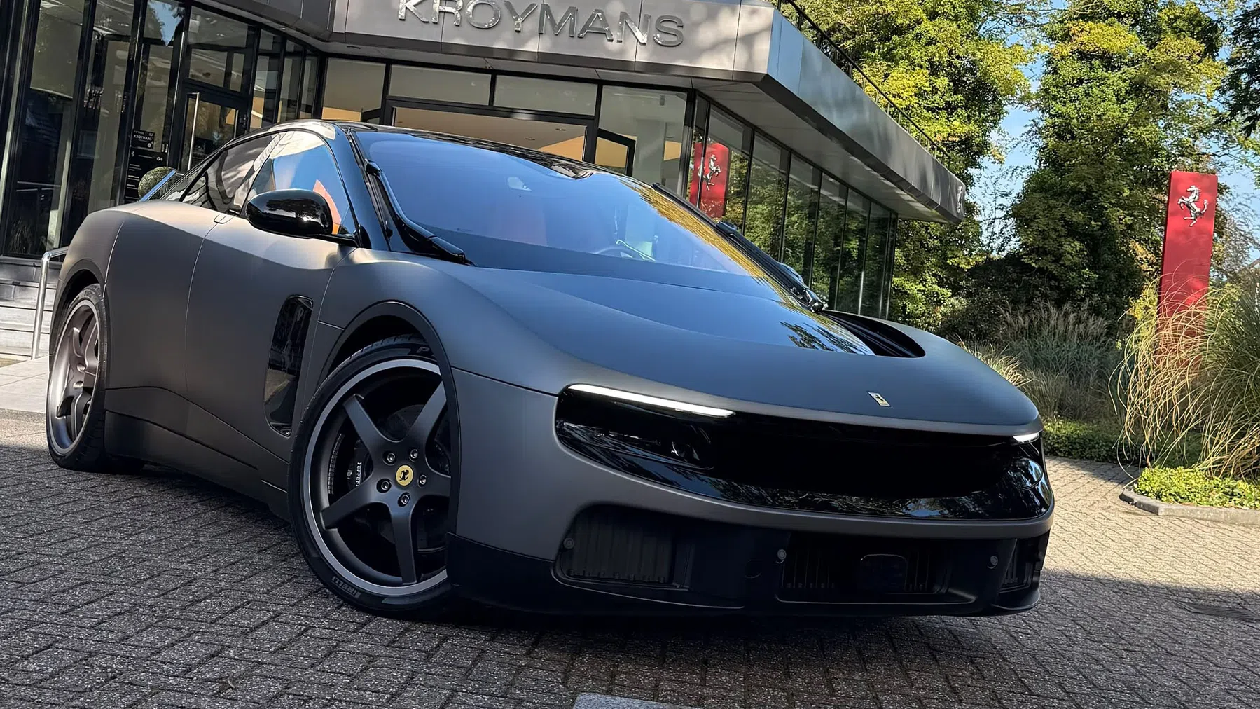 De eerste Ferrari Luce arriveert in Nederland