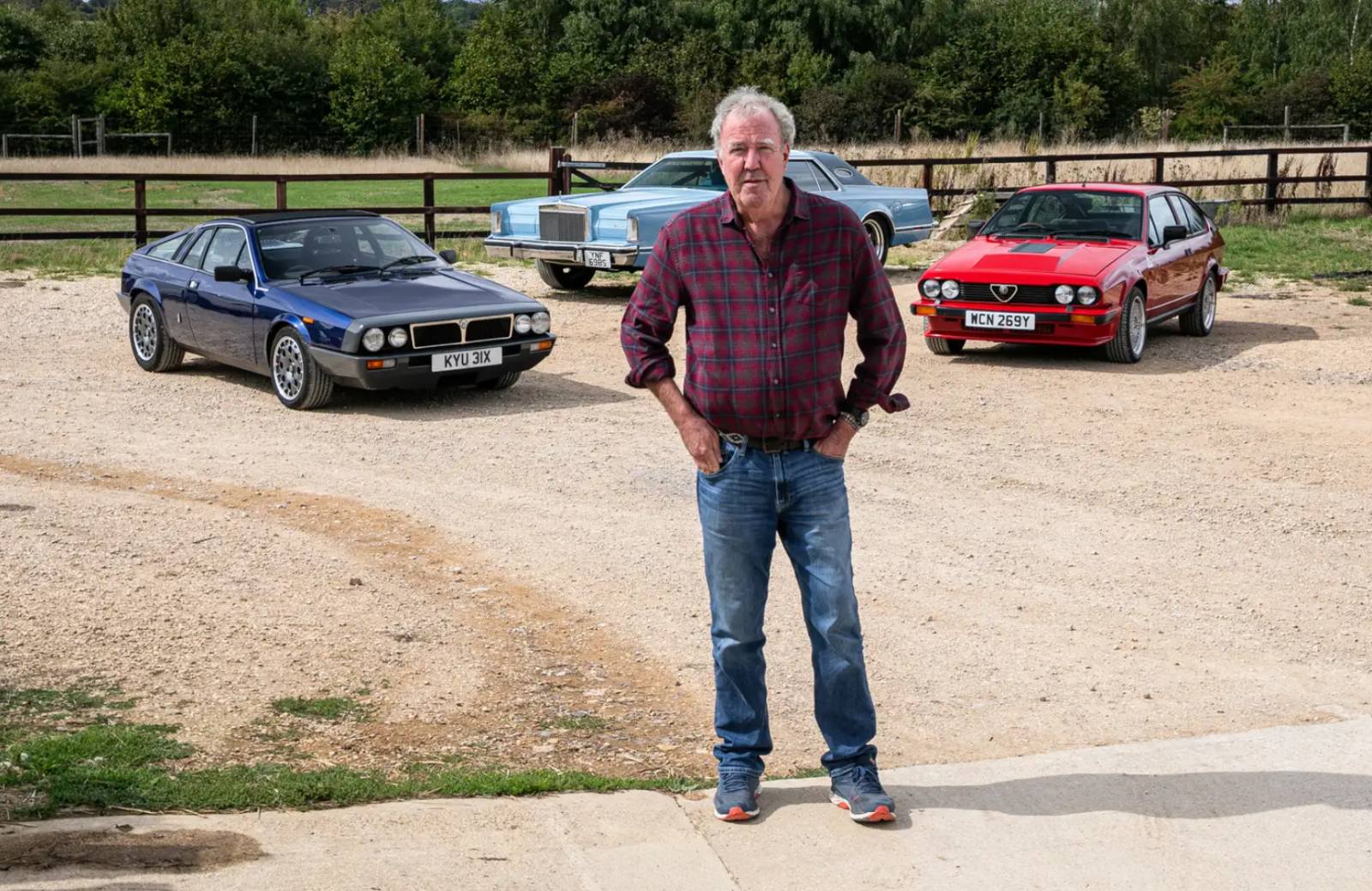 Jeremy Clarkson veilt drie legendarische The Grand Tour-auto’s! 