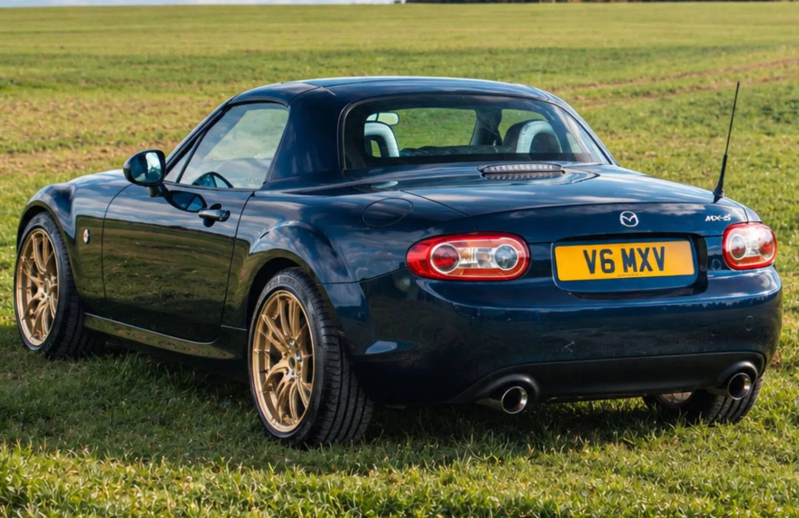 Deze MX-5 heeft een 3,0-liter Porsche-V6