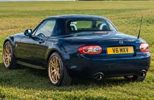 Thumbnail for article: Deze Mazda MX-5 heeft een 3,0-liter Porsche-V6