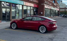 Thumbnail for article: Ik huurde een spotgoedkope Tesla en de kilometerstand verbaasde me