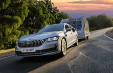 Thumbnail for article: Experts: De beste trekauto van dit moment is GEEN SUV!
