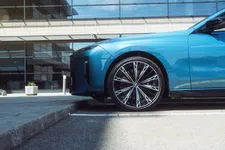 Thumbnail for article: Dit klassieke BMW-kleurtje staat de BMW i7 lekker