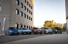 Thumbnail for article: Duitse compacte Auto van het Jaar is bijna vijf meter lang en weegt bijna 2.200 kg