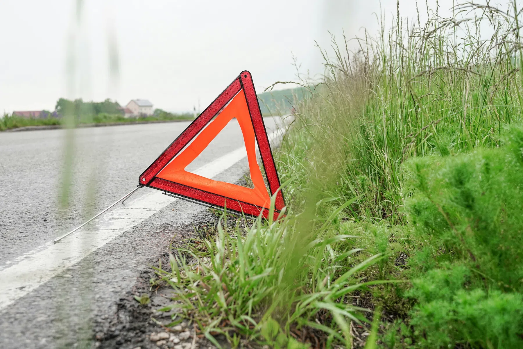 Voorkom hoge boetes: dit zijn de meest gemaakte fouten bij pech op de snelweg