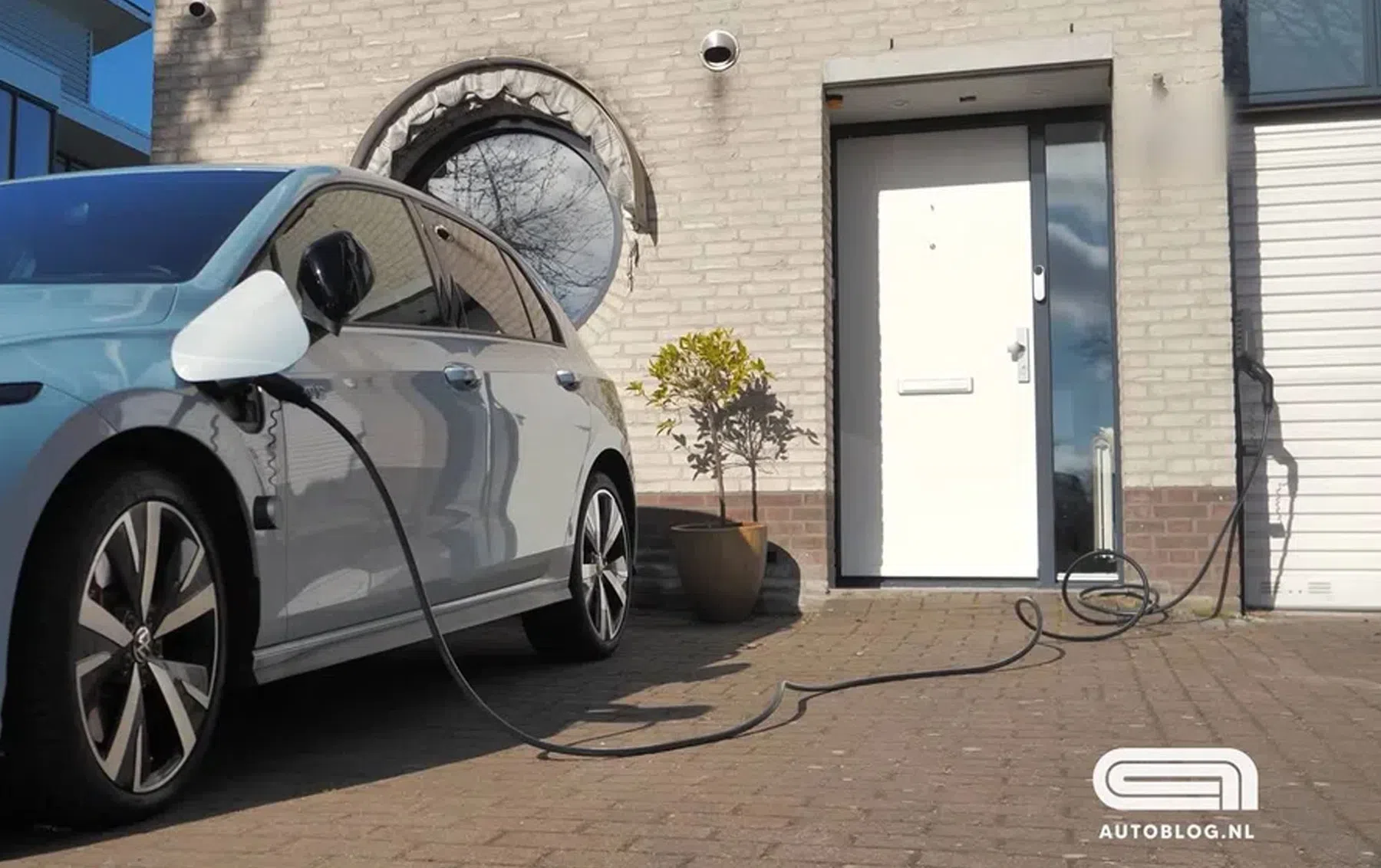 Kabinet Jetten dwingt je in een EV, maar kun je straks nog thuis laden?