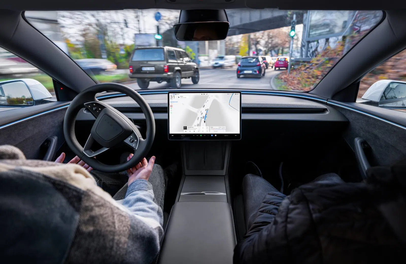 Belgisch onderzoek: Tesla FSD rijdt te hard en haalt illegaal in!