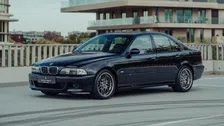 Thumbnail for article: De enige BMW M5 met een W10(!) wordt geveild in België
