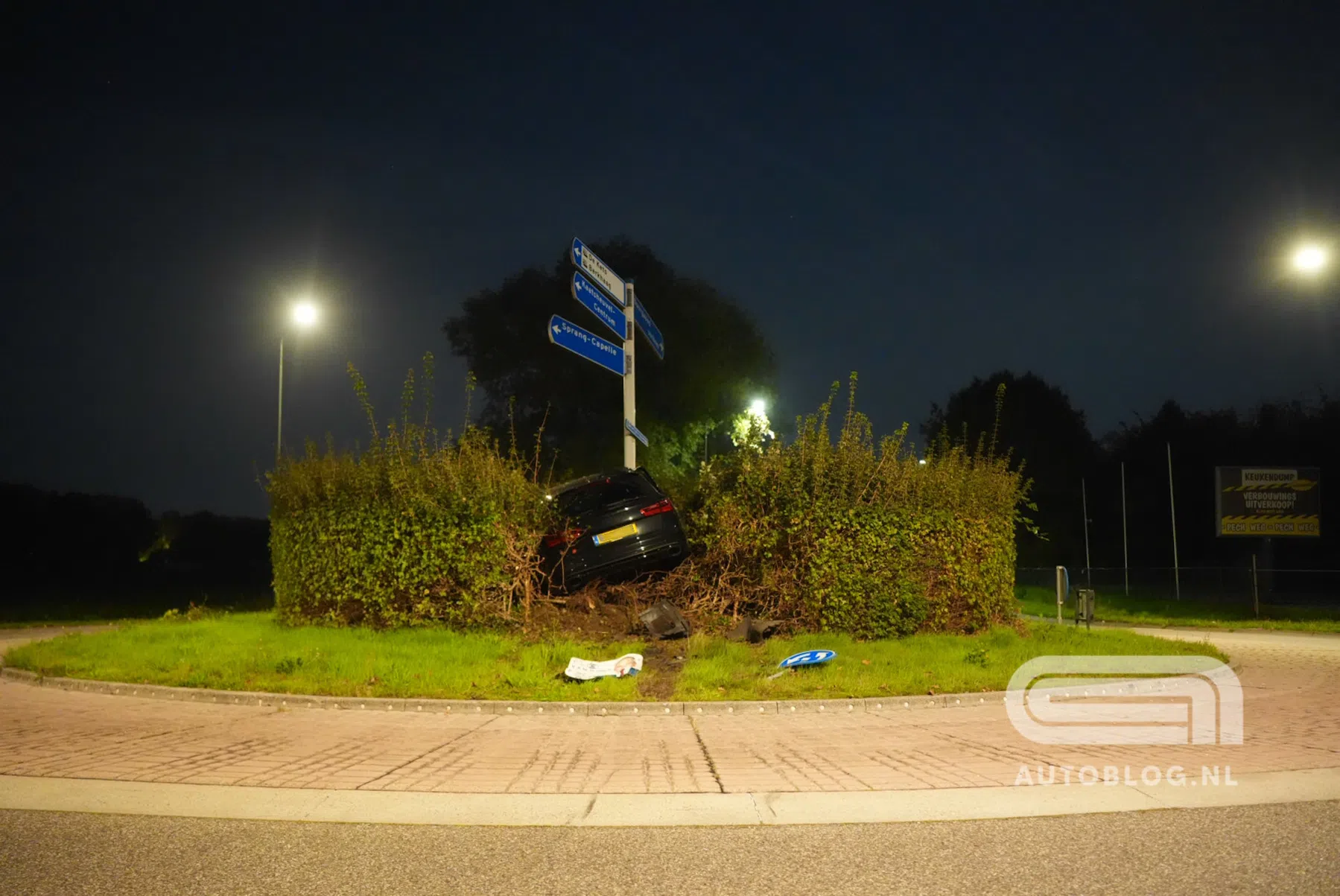 Audi RS 6 crash op rotonde in Sprang-Capelle
