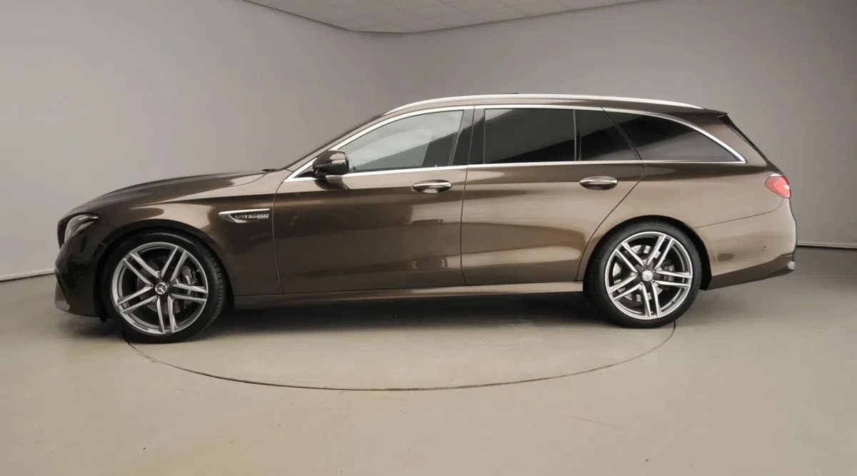 Is dit de best of slechtst uitgevoerde Mercedes E63 van Marktplaats?