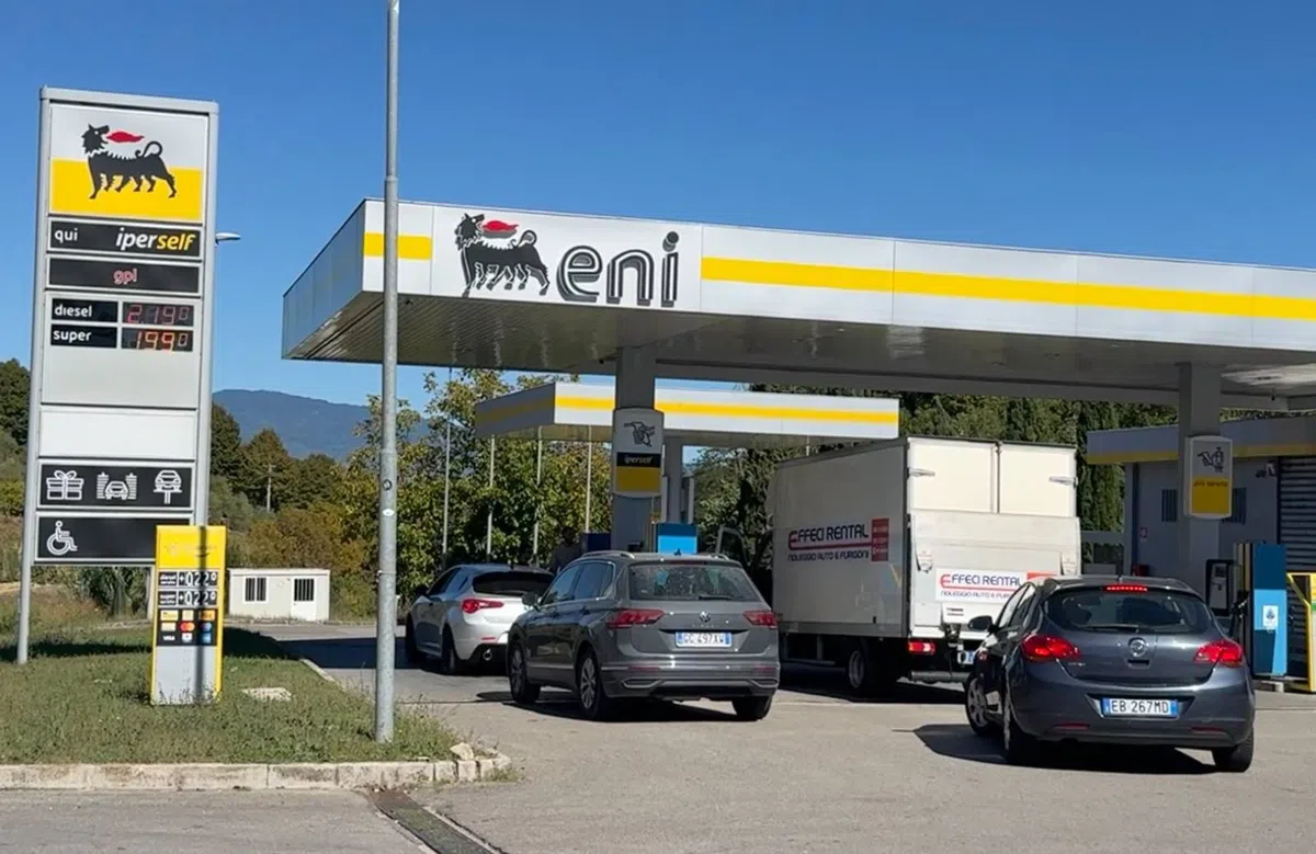 Tankstation stelt eigen maximumprijs in: € 1,99 per liter benzine!
