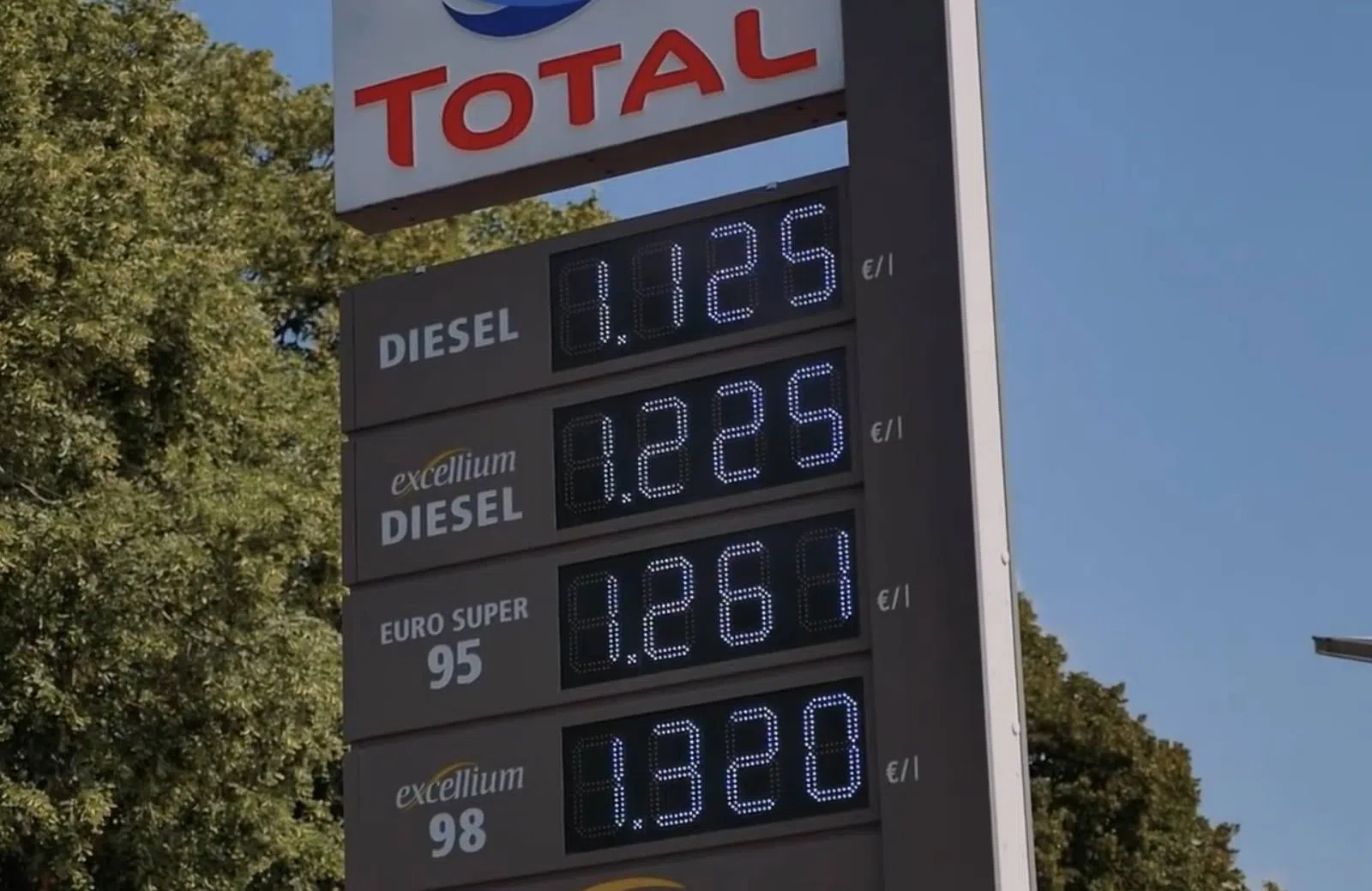 Duitse benzinekorting is ingegaan: zoveel goedkoper is tanken in Duitsland