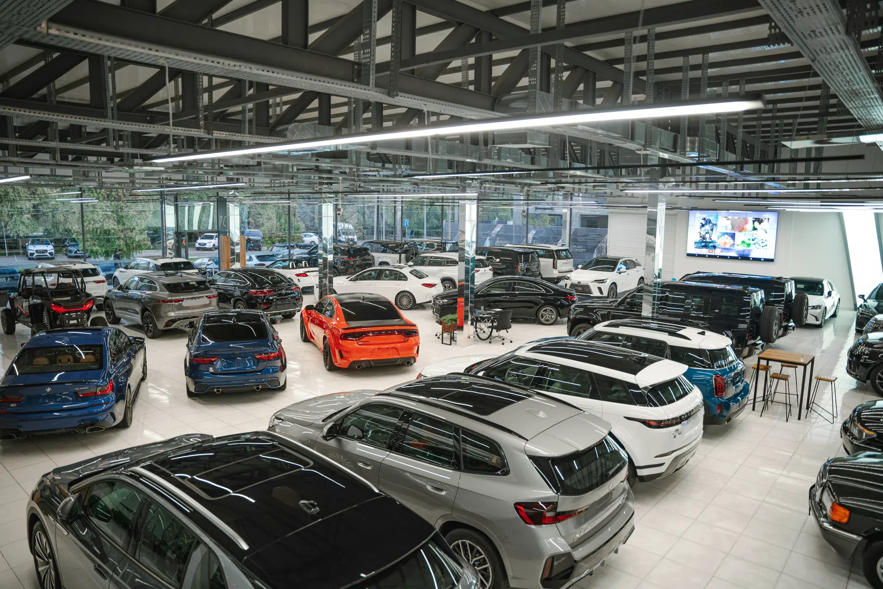 Nieuwe auto's verkopen weer beter, benzineauto bijna verdwenen