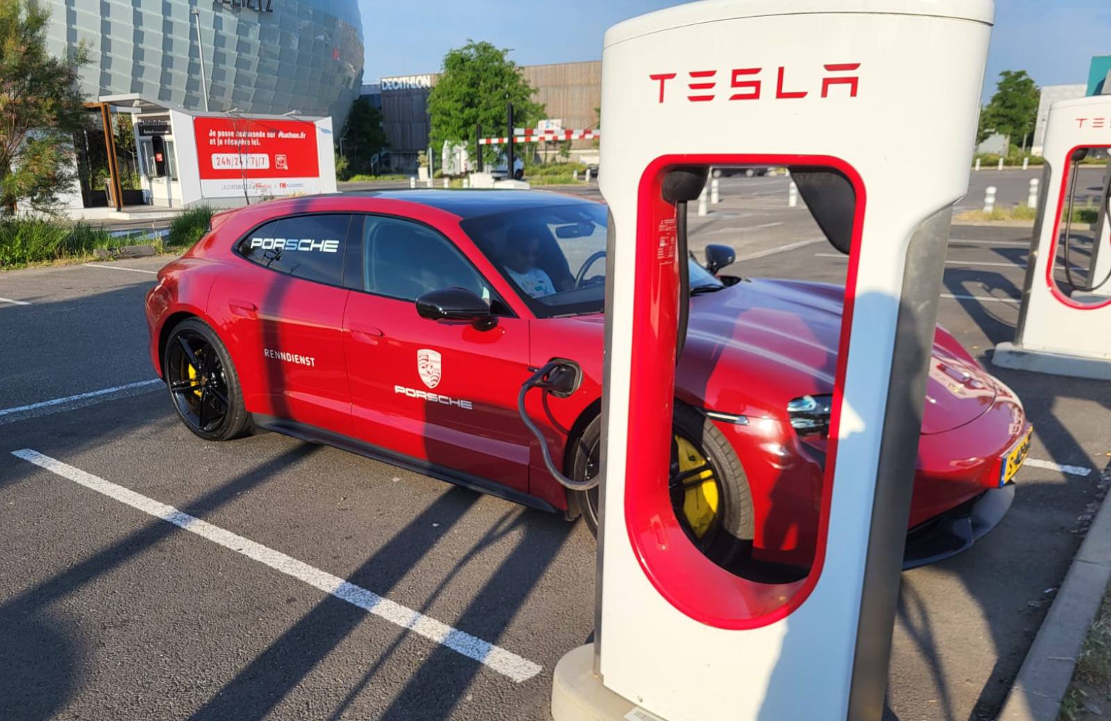 Tesla Supercharger hoef je niet meer te ontkoppelen (maar niet zonder gevolgen)
