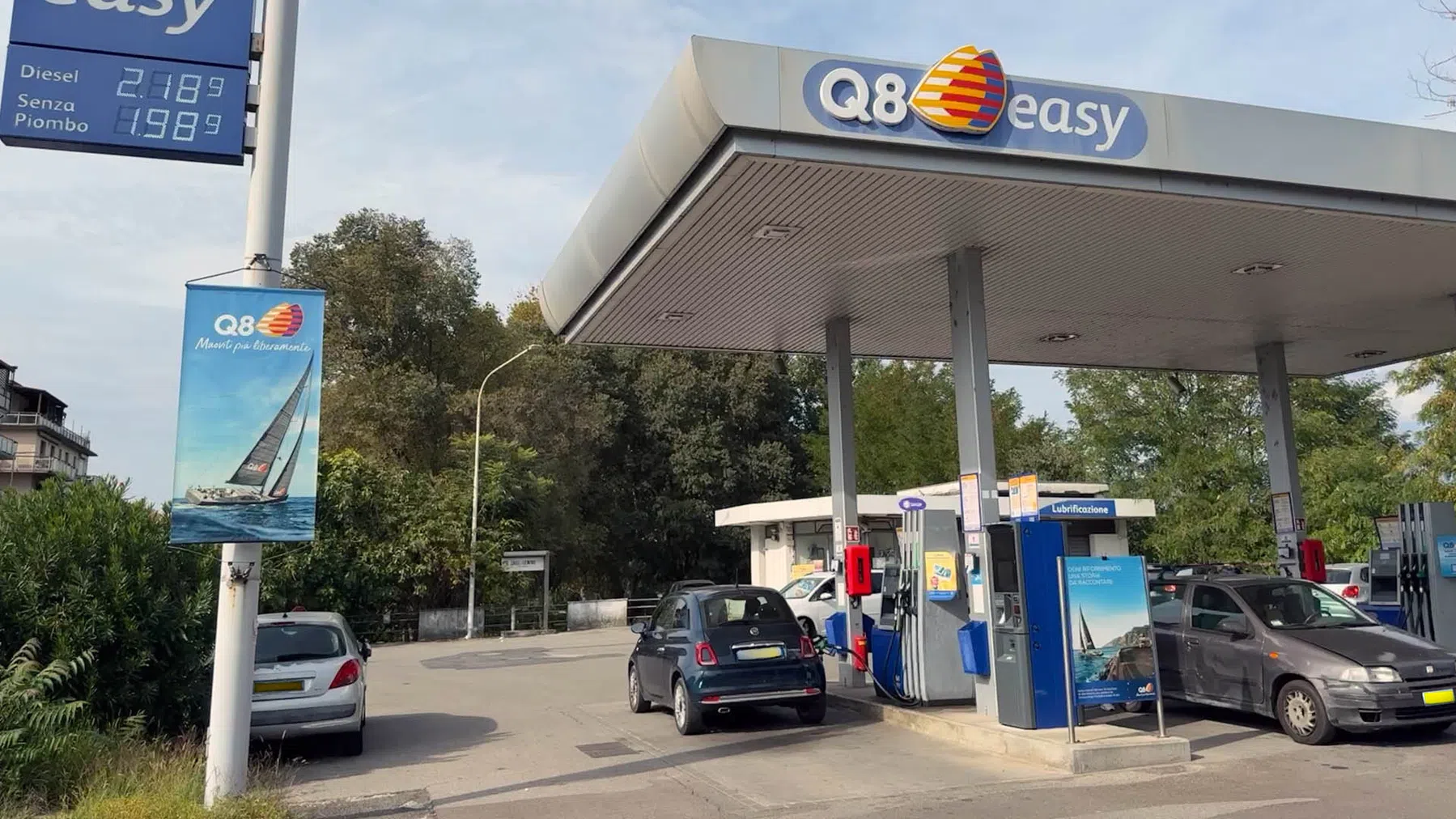 Bij deze tankstations betaal je maximaal 2 euro voor een liter benzine