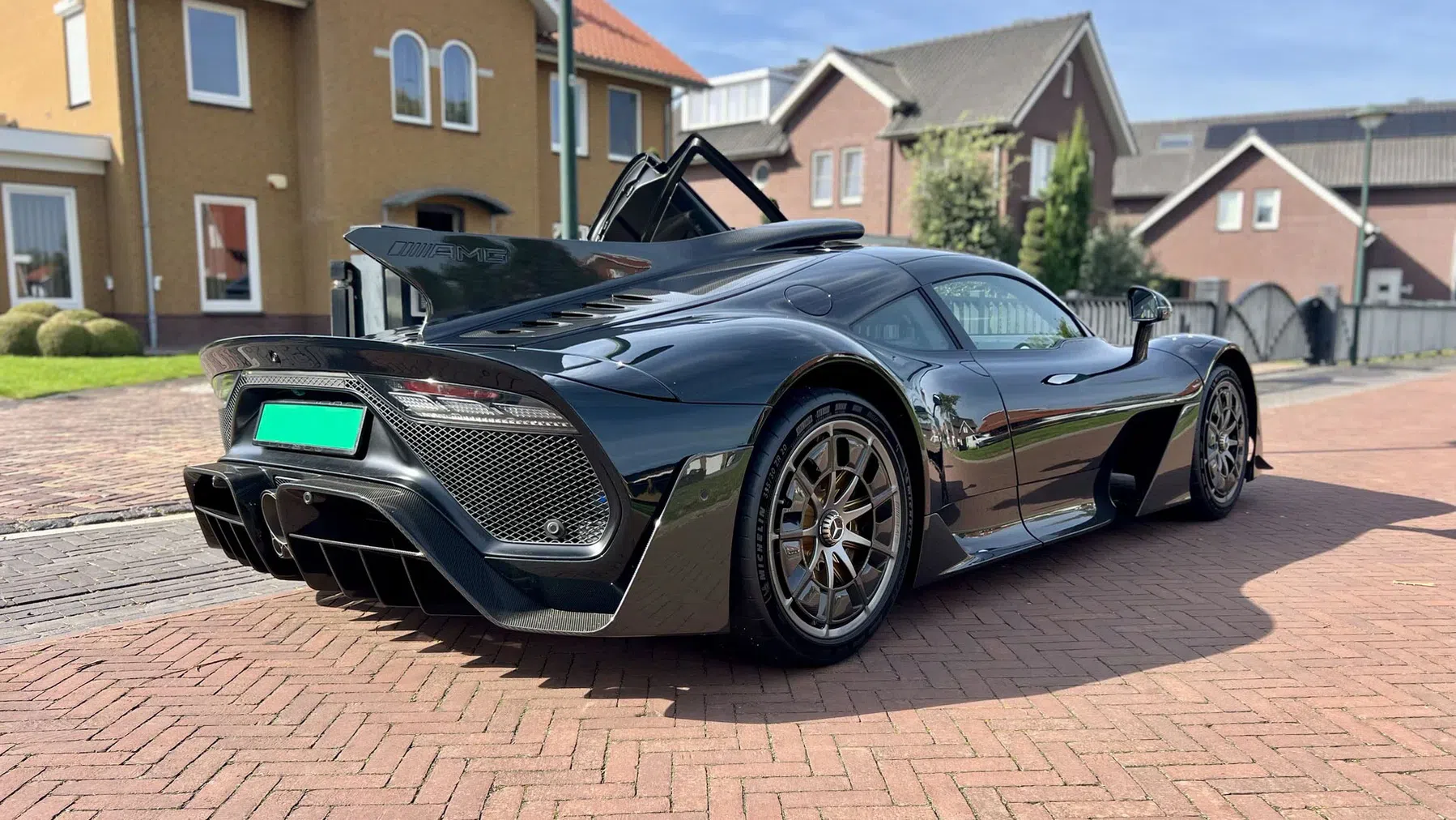 AMG One in Nederlandse woonwijk is een bizarre aanblik