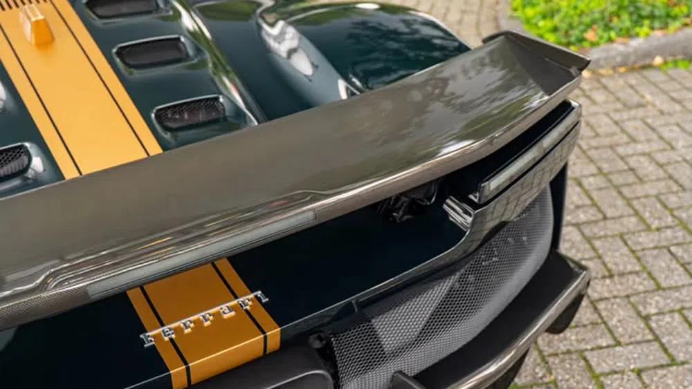 Nederlandse verzamelaar neemt unieke Ferrari F80 in ontvangst