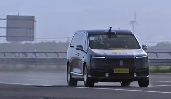 Deze peperdure MPV laat je op het slechtste moment in de steek