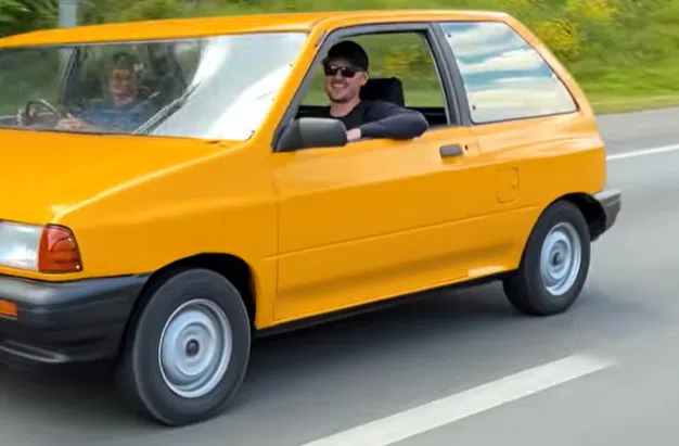 De breedste auto ter wereld is breder dan een Toyota IQ lang is