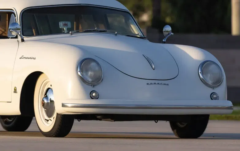 Deze Porsche 356 heeft achterin meer beenruimte dan voorin