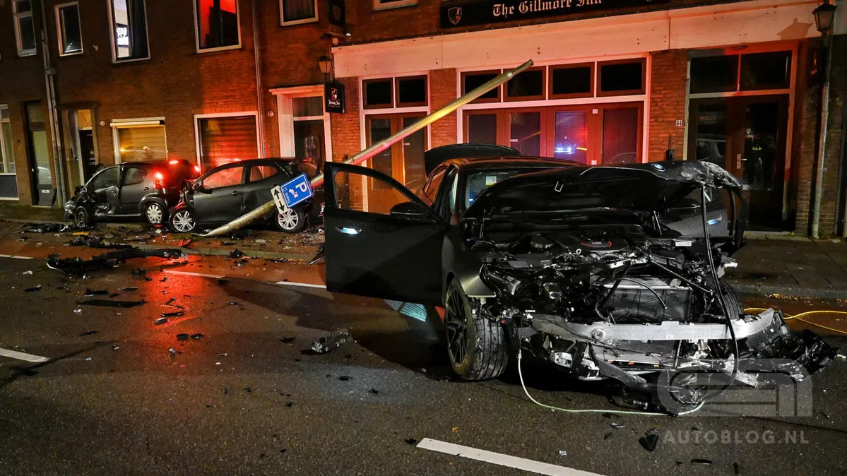 Het is weer zover: dikke Duitse huurbak veroorzaakt ravage