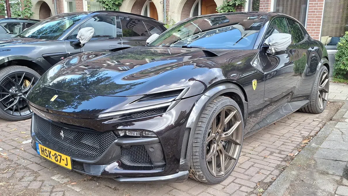 Dieven stelen Ferrari Purosangue en niemand had het door