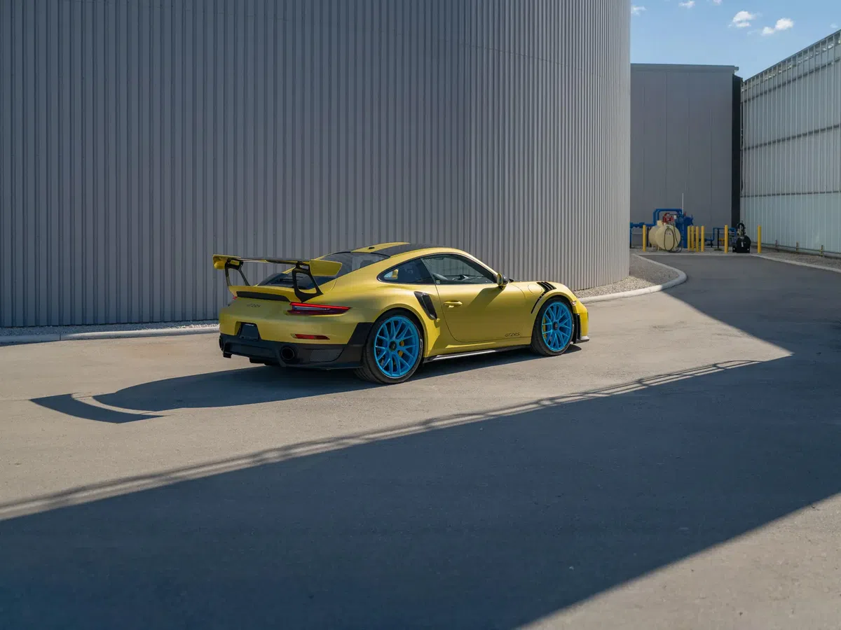 Deze GT2 RS is samengesteld door een kleurenblinde