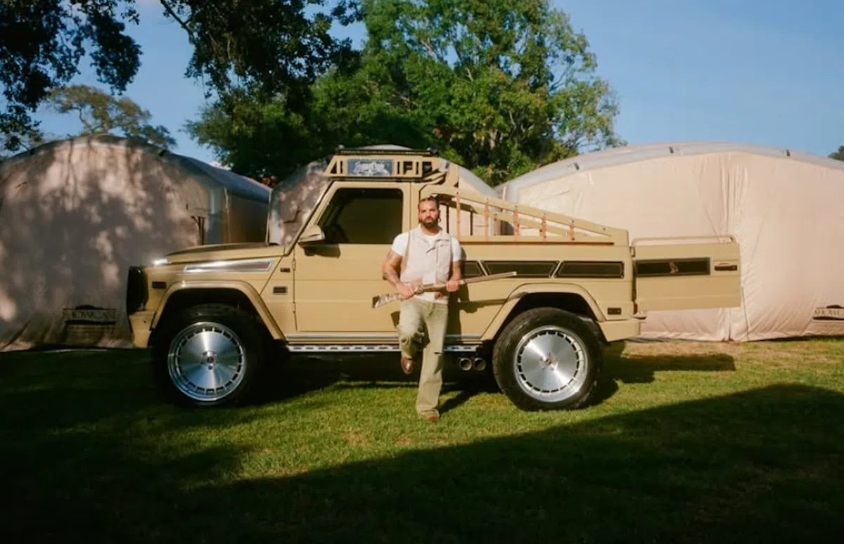 Drake sloopt dak en deuren van Mercedes G-klasse
