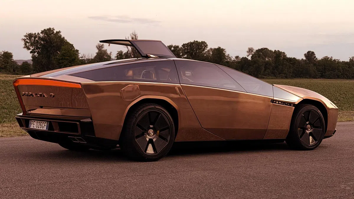 Deze bizarre Italiaan doet de Tesla Roadster verbleken