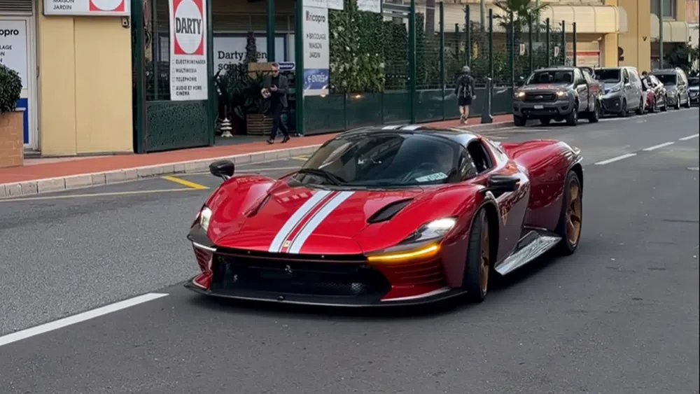 Ferrari Daytona SP3 van Max Verstappen gespot