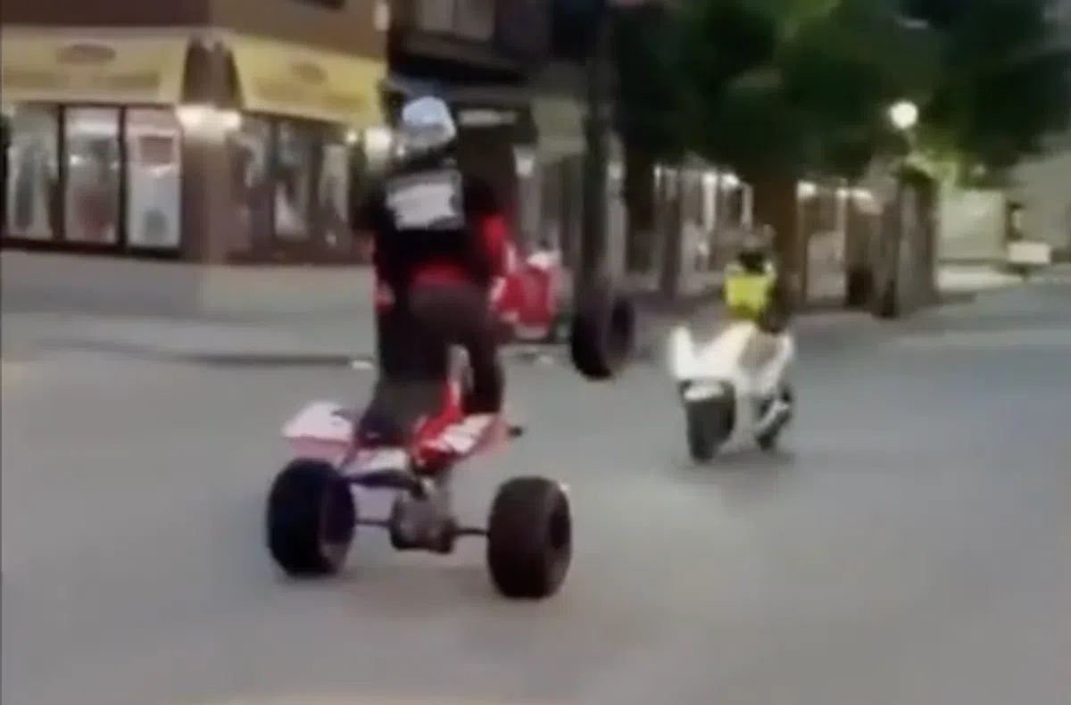 Stunten met een quad, wat kan er nou misgaan?