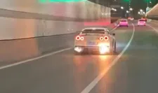 GT-R geeft vlammenshow en vliegt in de fik