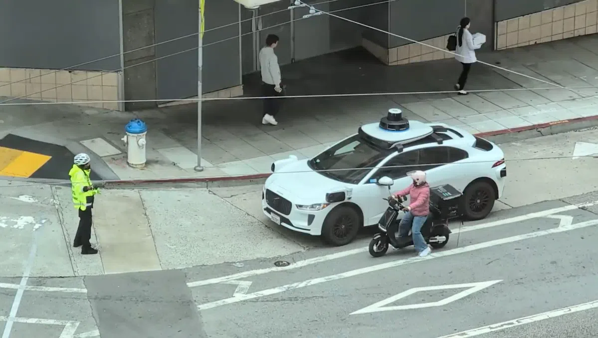 Waymo-taxi snapt verkeersbegeleider niet