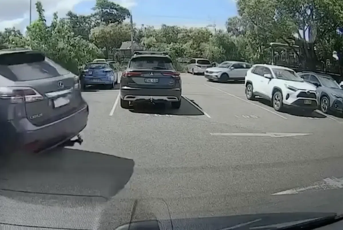 Automobilist richt ravage aan op parkeerplaats